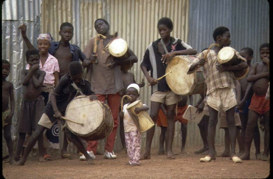 Dagbamba boys drumming Takai