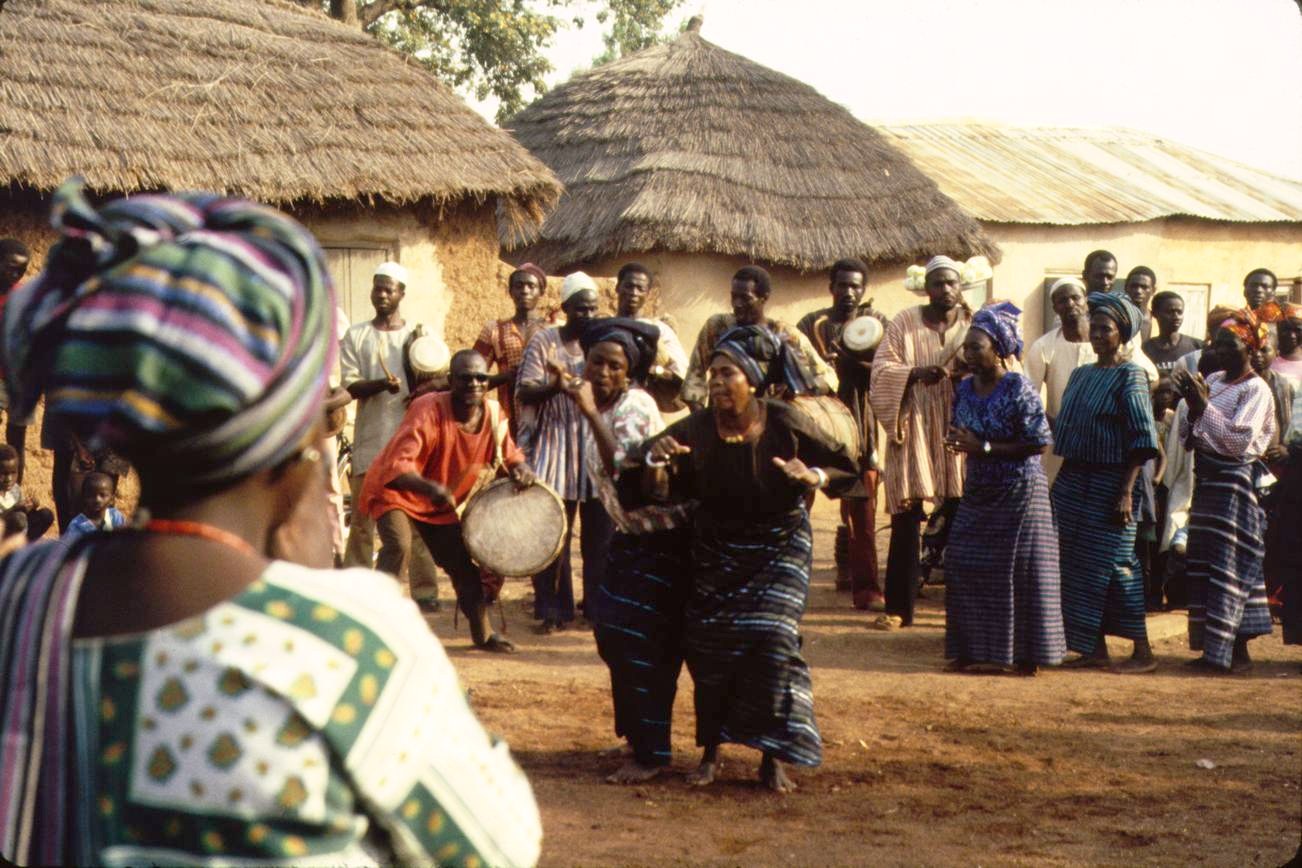 Tora dancers